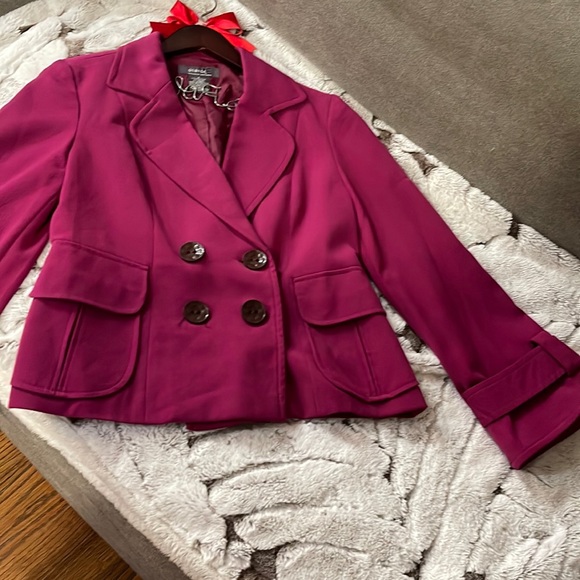 Size 4 jacket - Picture 1 of 6